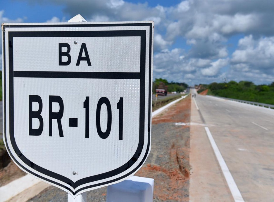 No momento você está vendo Com duplicações na BR-101, Governo Federal supera 180 quilômetros de novas pistas na Bahia