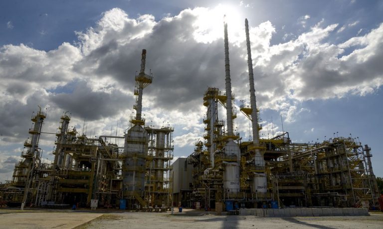 Leia mais sobre o artigo Petrobras aumenta preço da gasolina em cerca de 8% nas refinarias