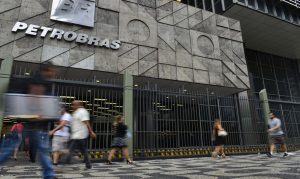 Leia mais sobre o artigo Petrobras anuncia nova alta nos preços da gasolina, diesel e gás
