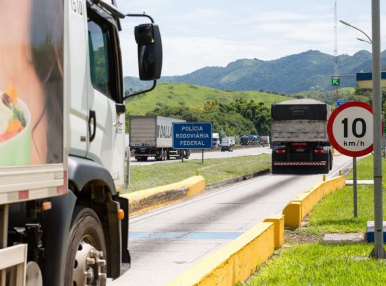 Reduzir burocracia é o caminho para o crescimento do transporte terrestre, diz secretário