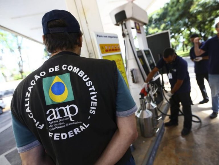 Leia mais sobre o artigo Estados rejeitam mudar ICMS de combustíveis e deputados atacam preços da Petrobras