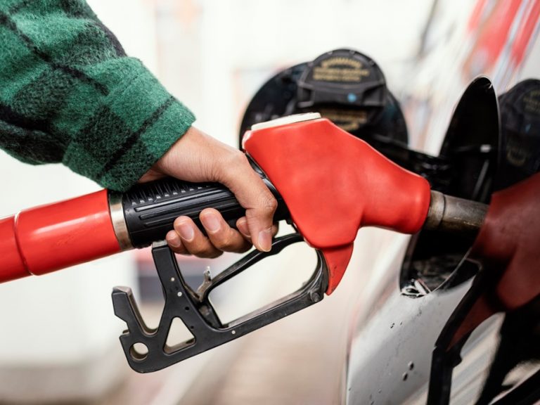 Leia mais sobre o artigo Preços da gasolina, diesel e gás aumentam hoje nas refinarias