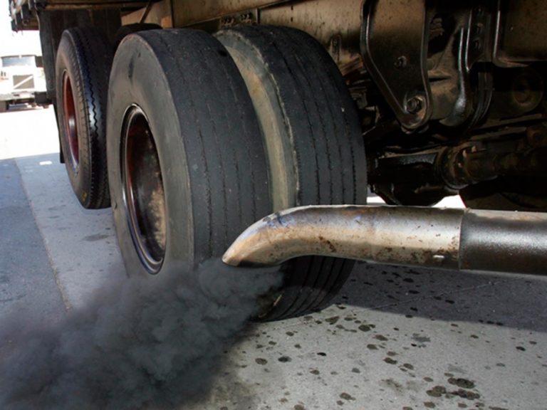 Leia mais sobre o artigo Cetesb volta a multar veículos por emissão de fumaça preta na Anhanguera