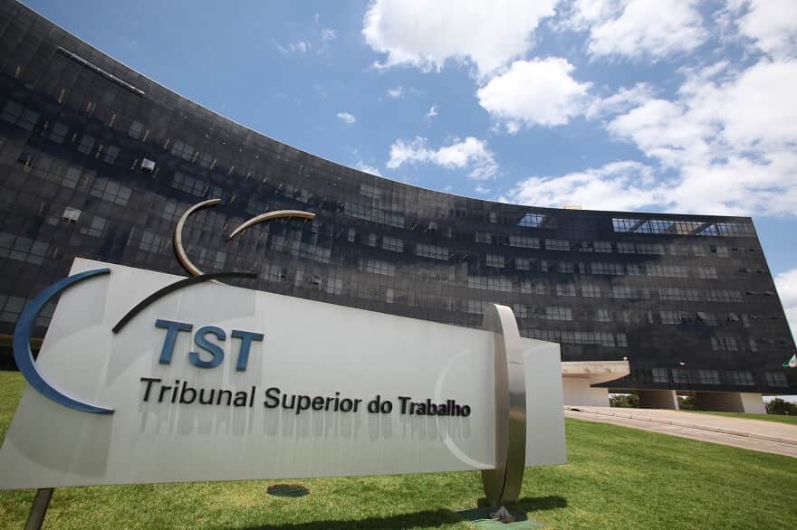 No momento você está vendo TST publica redação final das 21 novas teses de recursos repetitivos