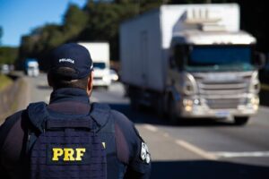 Leia mais sobre o artigo Qualquer vaga para estacionar caminhão é considerada PPD