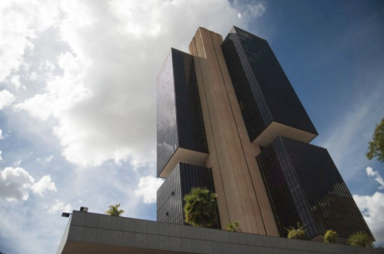Leia mais sobre o artigo CNT apresenta ao Banco Central desafios e prioridades do setor de transporte