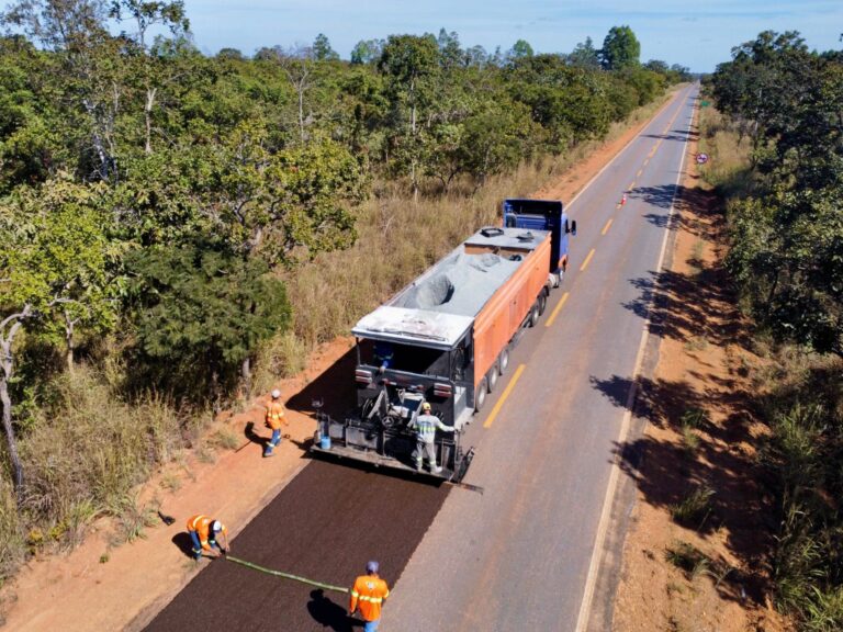Leia mais sobre o artigo Rodovias mineiras recebem mais de R$700 milhões em serviços de infraestrutura, em 2025