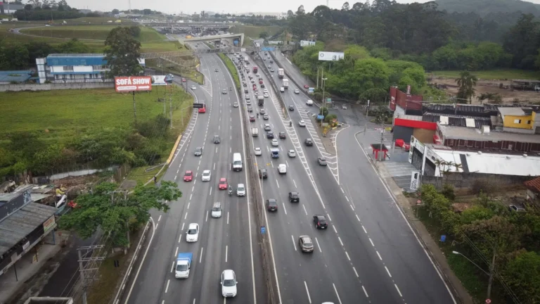 Leia mais sobre o artigo Governo de SP inicia melhorias no eixo Raposo Tavares com foco em segurança e qualidade nas rodovias