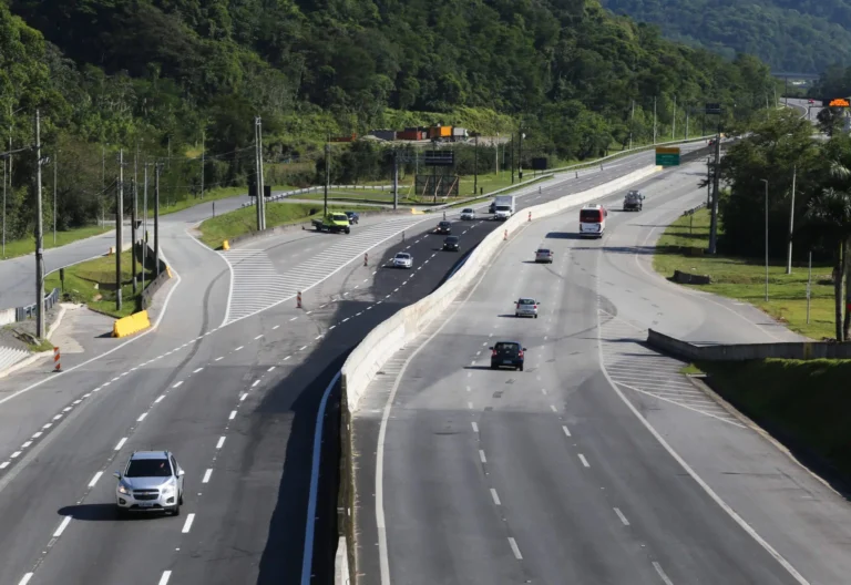 Leia mais sobre o artigo Governo de SP avança na formação de macroanel logístico com R$ 4,3 bilhões em obras viárias no litoral