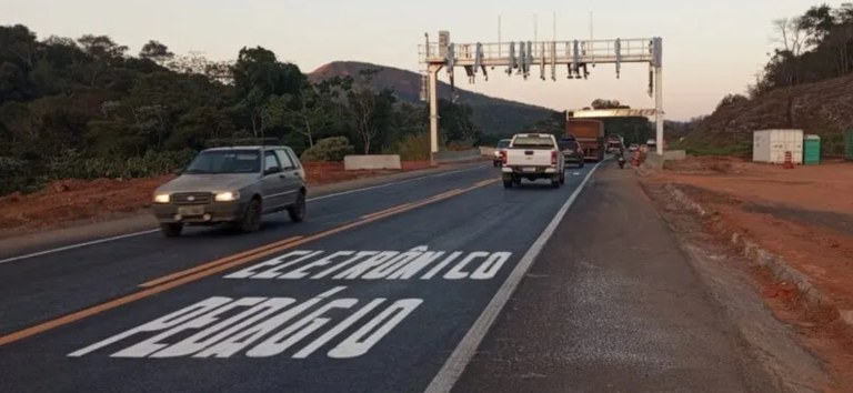 No momento, você está visualizando Pedágio eletrônico em livre passagem começa a operar na BR-381/MG: tecnologia traz mais segurança e fluidez ao trânsito