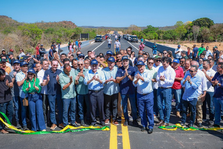 No momento, você está visualizando Ministério dos Transportes entrega ponte sobre o Rio Parnaíba e anuncia novos investimentos em rodovias do Piauí