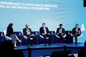 Leia mais sobre o artigo Biometano é alternativa inteligente para descarbonizar transporte, afirma presidente do Sistema Transporte