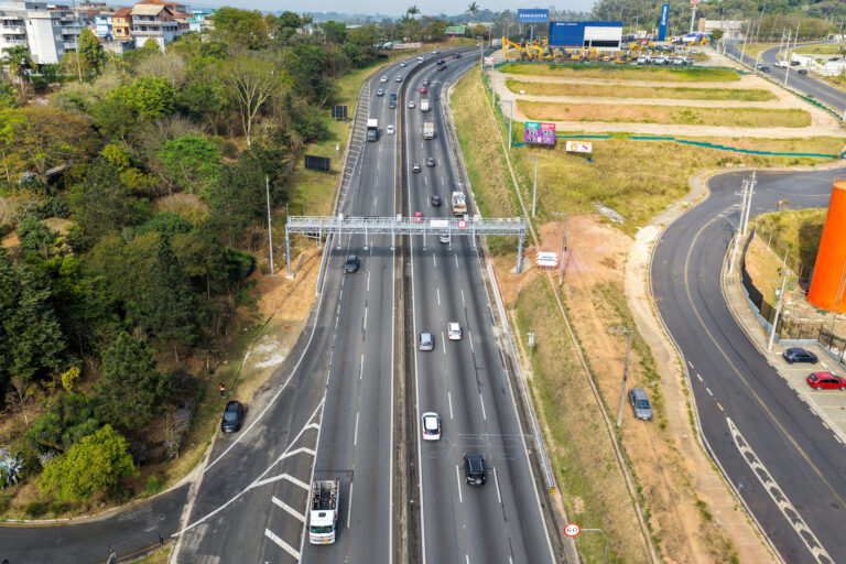 Leia mais sobre o artigo Rodovia Raposo Tavares troca praças de pedágio por pórticos; saiba como vai funcionar