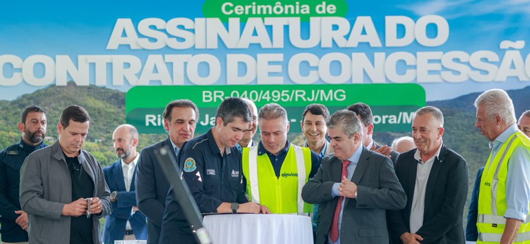 No momento, você está visualizando ANTT e Governo Federal assinam contrato da BR-040/495/RJ/MG e garantem R$ 8,8 bi para modernização e retomada de obras