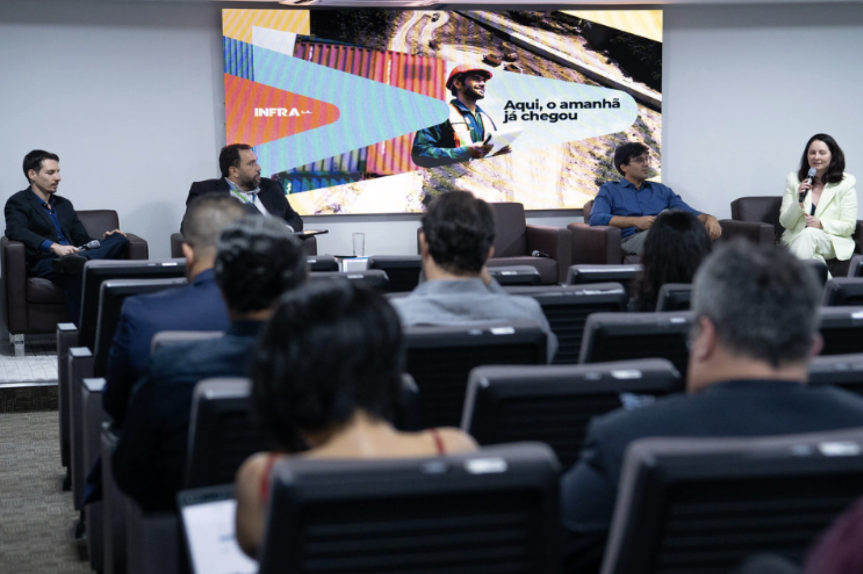 No momento, você está visualizando Transporte sustentável depende de frota nova e rodovias melhores, alerta CNT durante o lançamento do Programa MelhorAR