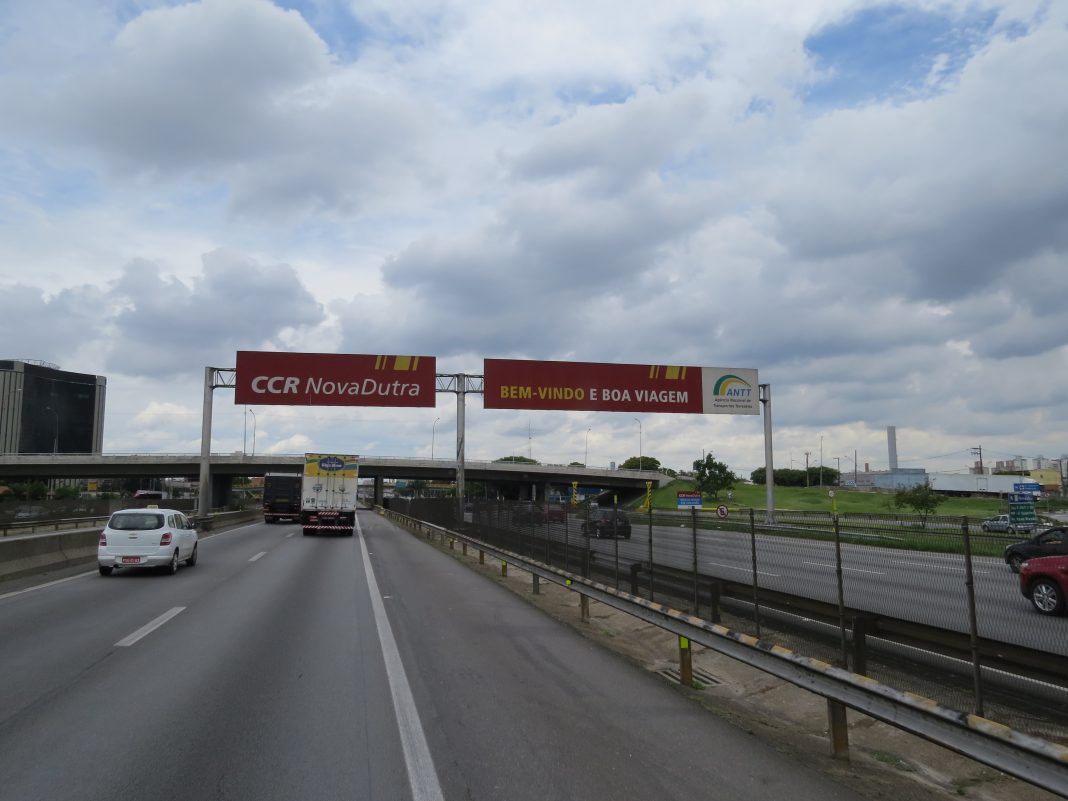 No momento, você está visualizando Justiça proíbe multas por falta de pagamento no free flow da Via Dutra