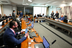 Leia mais sobre o artigo CNT apresenta contribuições à PEC 22/2025 sobre descanso e fiscalização de motoristas