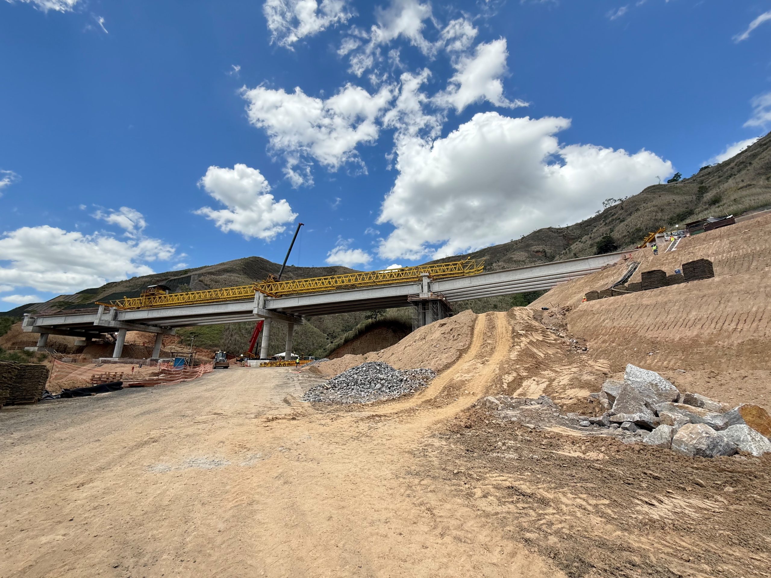 No momento, você está visualizando Serra das Araras, na Via Dutra: novo traçado atinge 50% e 8 viadutos entram em operação no início de 2026