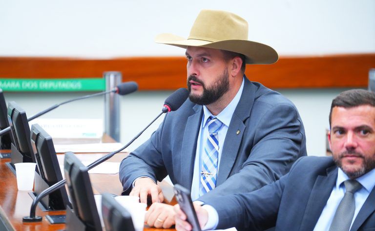 No momento, você está visualizando Câmara aprova admissibilidade da PEC 51/24, que garante melhores condições de trabalho para motoristas de transporte rodoviário de cargas e passageiros