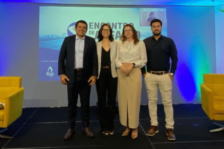 Leia mais sobre o artigo CNT alerta para urgência de investimentos e aprimoramento no pavimento durante Encontro de Asfalto