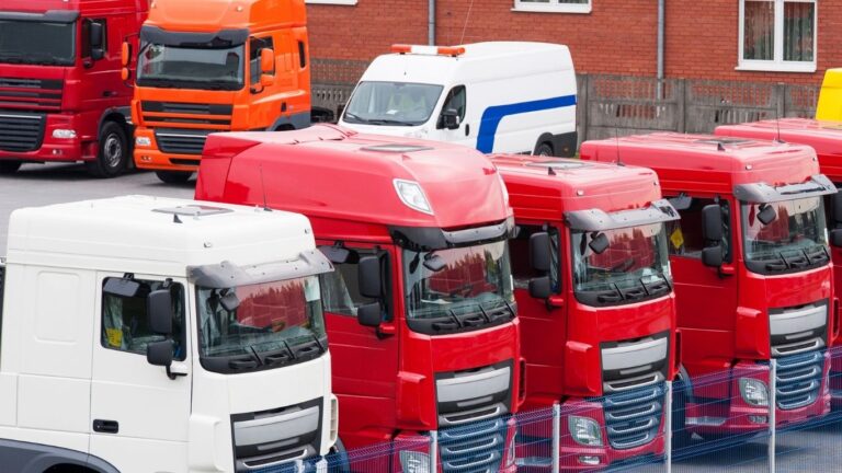 Leia mais sobre o artigo Licenciamento de caminhões entra na reta final em SP; atraso pode gerar multa de R$ 293