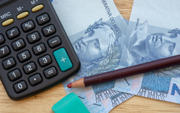 No momento, você está visualizando Em ata, Copom repete que pretende cortar Selic em março, mas não crava magnitude