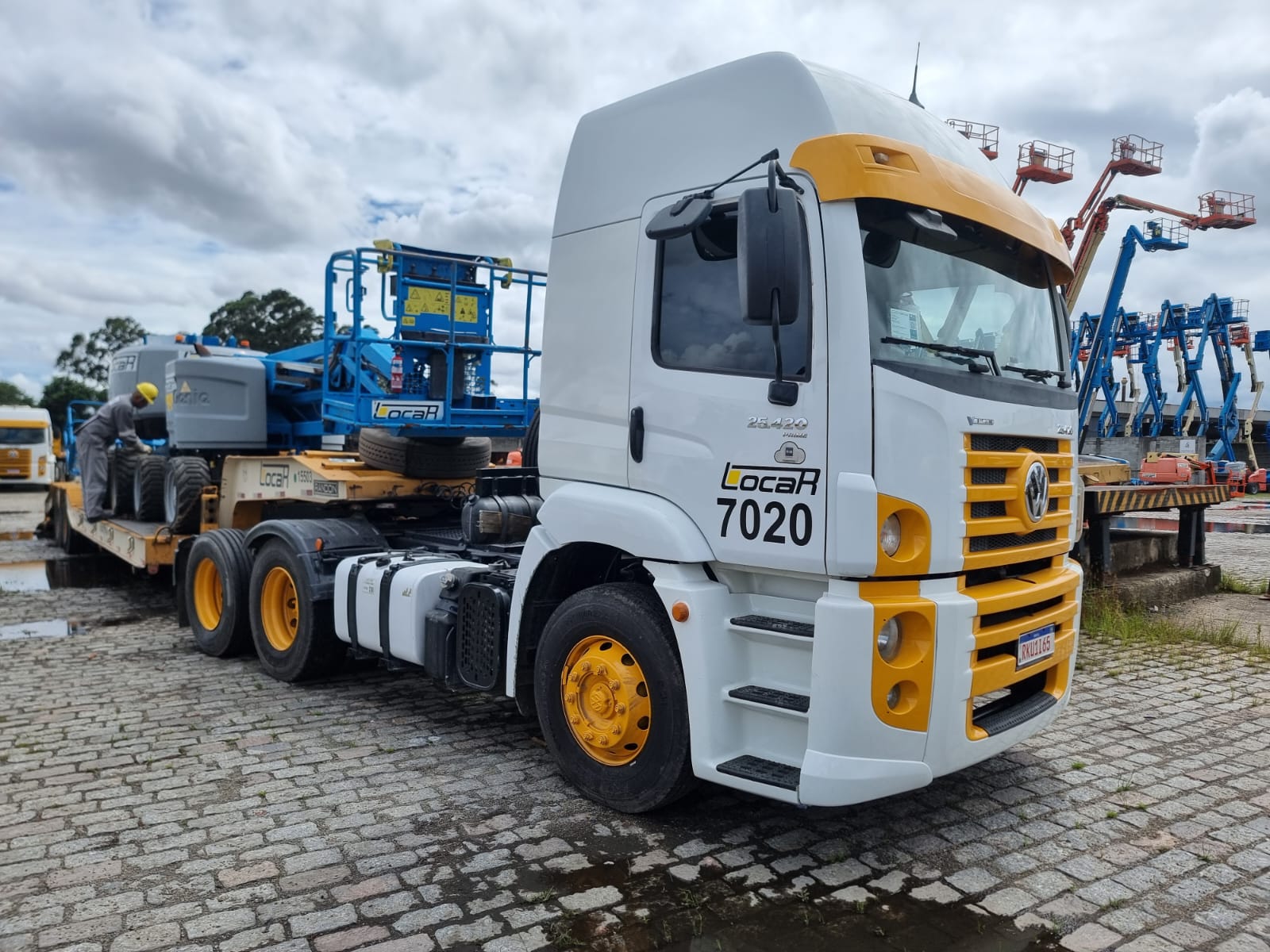 No momento, você está visualizando À VENDA: CAVALO MECÂNICO VOLKS WAGEM 25.420 2021 6X2 CMT 57 t 116.000 km