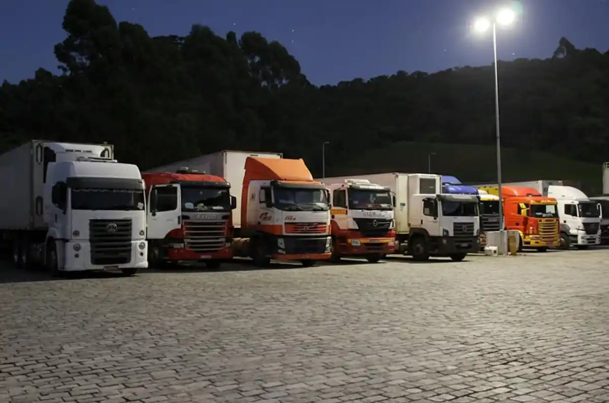 No momento, você está visualizando Aprovada no Senado, PEC que garante locais de descanso para motoristas segue para a Câmara dos Deputados