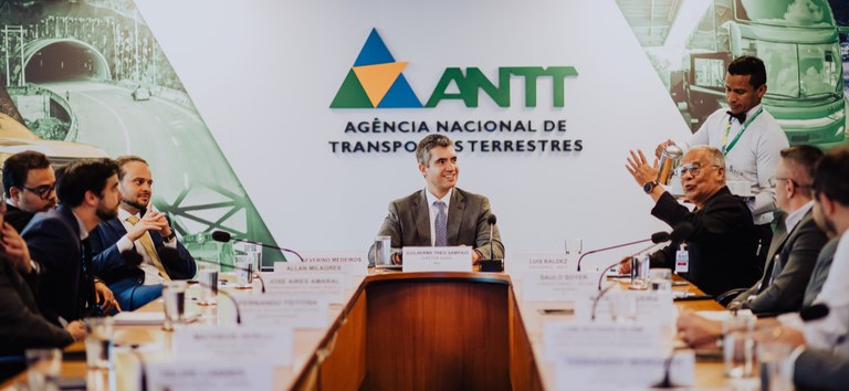 No momento, você está visualizando ANTT e ANUT debatem prioridades regulatórias e desafios do transporte de cargas