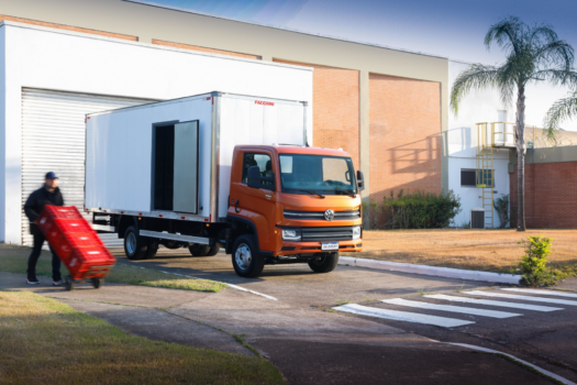 No momento, você está visualizando Caminhões viram termômetro da economia e aceleram disputa