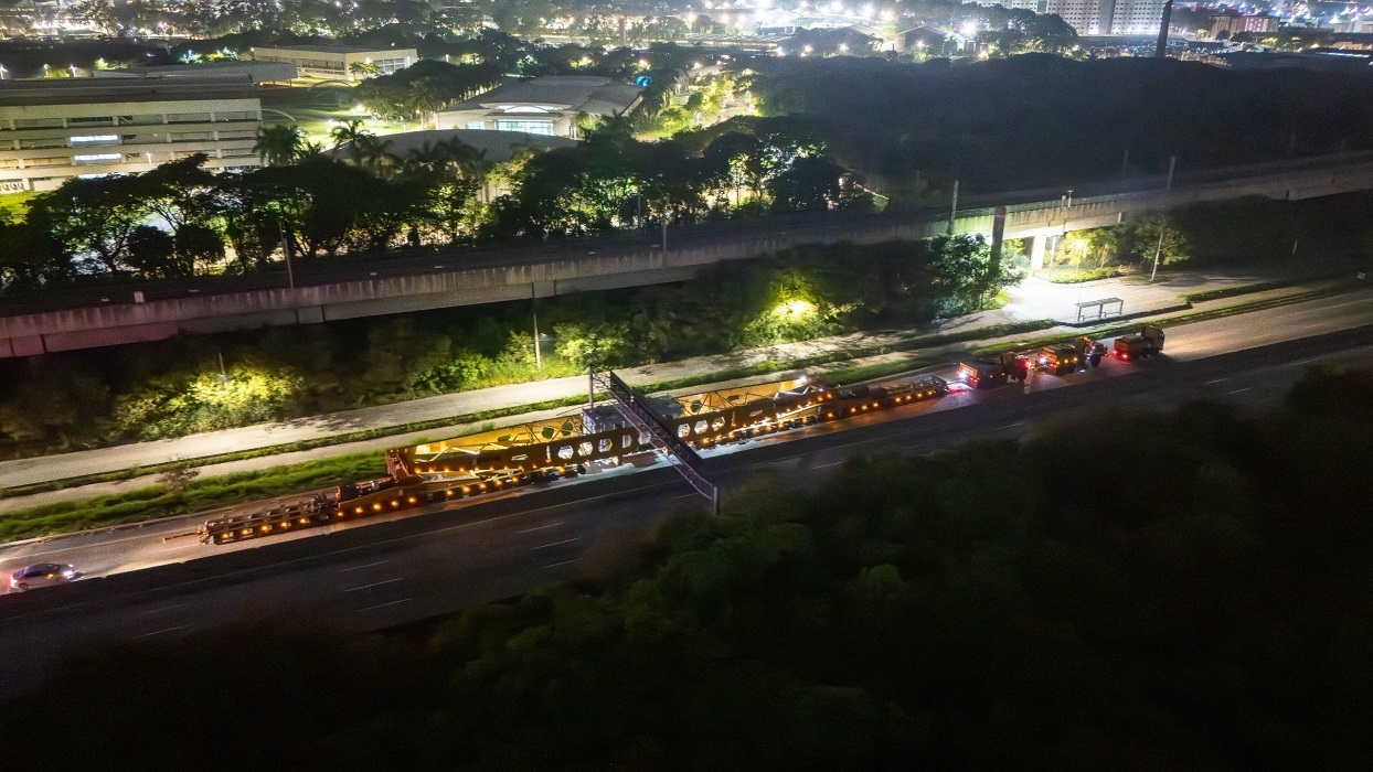 No momento, você está visualizando Carga gigante de 845 toneladas cruza rodovias do Vale do Paraíba