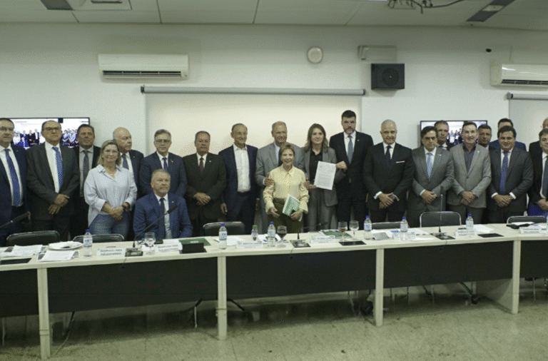 Leia mais sobre o artigo Manifesto apoiado pelo SINDIPESA sobre jornada de trabalho é entregue no Senado pela CNT