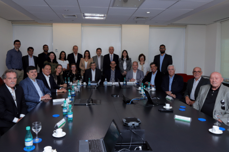 Leia mais sobre o artigo BNDES apresenta oportunidades de financiamento para transporte e logística em webinar da CNT