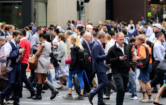 No momento, você está visualizando Escala 6×1: Após pressão de setor produtivo, Motta diz que país precisa ‘entender como absorver’ redução da jornada