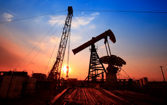 No momento, você está visualizando Petróleo acima dos US$ 100: Petrobras vai elevar os combustíveis? XP traça cenários