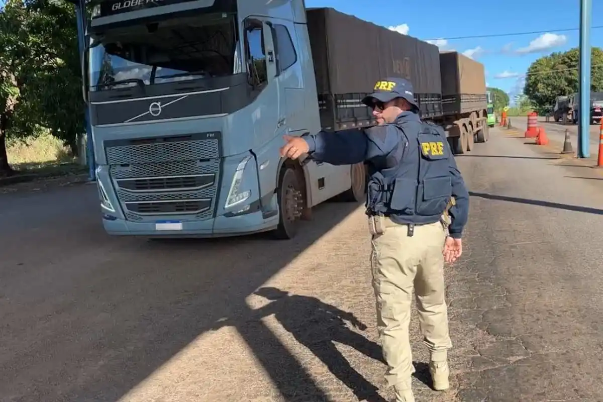 No momento, você está visualizando PRF altera datas de restrições para caminhões em 2026