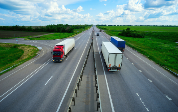 No momento, você está visualizando Radares com IA vão ‘multar’ caminhões que ultrapassarem pela esquerda