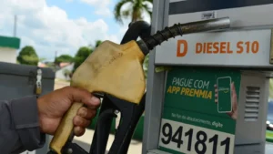 Leia mais sobre o artigo Apesar de recuo, Diesel S10 ainda acumula alta que esmaga setor