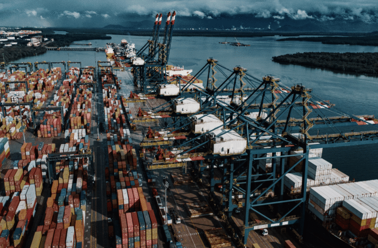 Leia mais sobre o artigo Porto de Santos inaugura hub de inovação para logística e tecnologia
