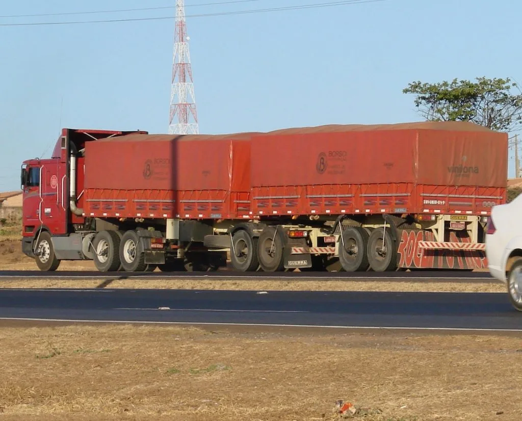 No momento, você está visualizando Transporte rodoviário responde por 68,5% da carga movimentada, diz estudo