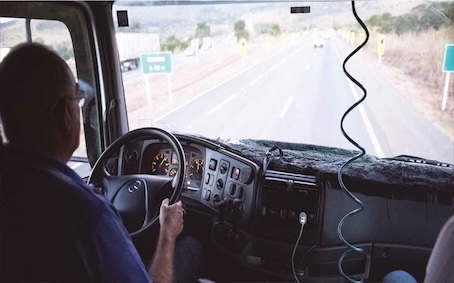 No momento, você está visualizando Mais de 65% das empresas têm dificuldade para contratar motoristas, diz CNT