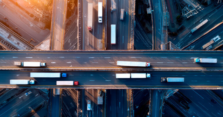Leia mais sobre o artigo Transporte rodoviário de cargas no Brasil: O retrato da grandeza fragmentada de um setor