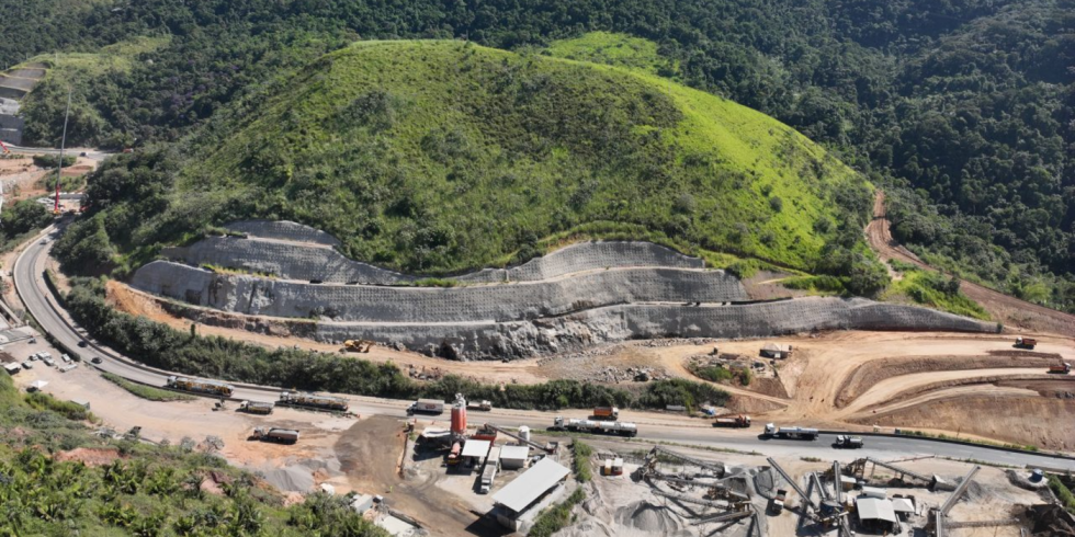 No momento, você está visualizando Desmontes de rochas na Serra das Araras acontecem nos dias 7, 8, 9 e 11 de julho