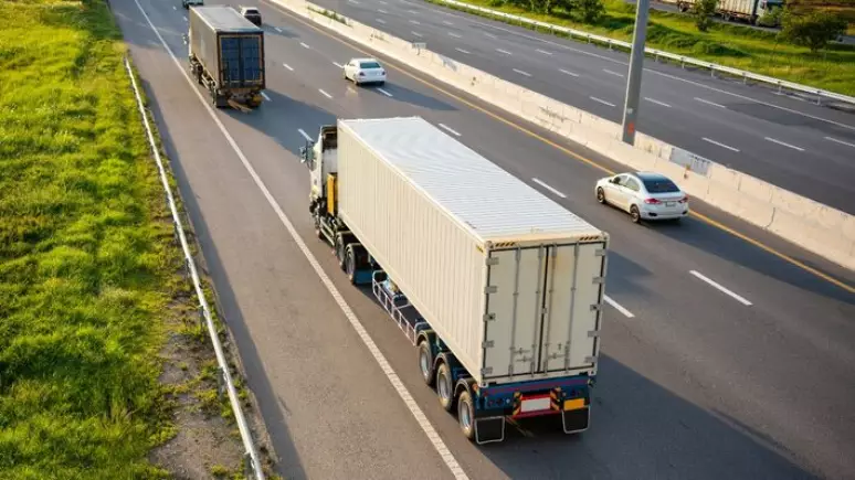 No momento, você está visualizando Fim da escala 6×1: Redução da jornada pode impactar setor de transporte em R$ 11,88 bi, diz CNT
