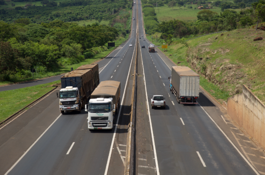 No momento, você está visualizando Empresas respondem por mais de dois terços do volume de cargas transportadas por rodovias
