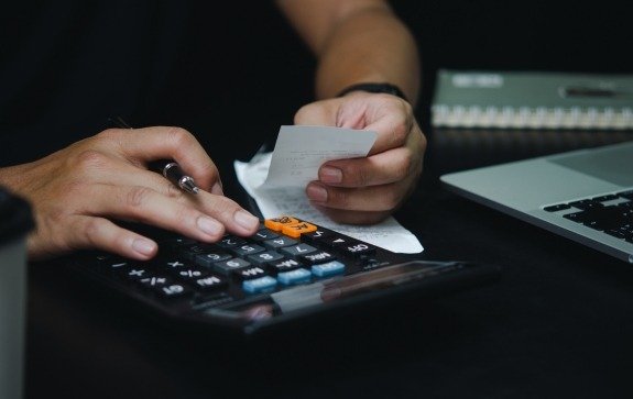 Leia mais sobre o artigo Transportadoras ampliam gastos com segurança e veem investimentos pressionados pelo roubo de cargas