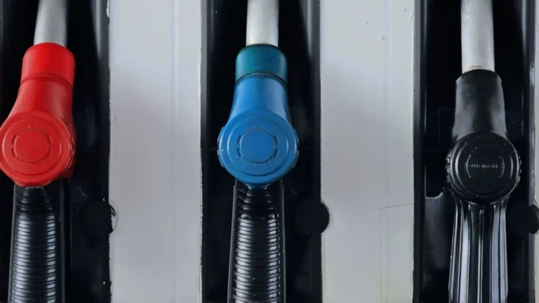 Leia mais sobre o artigo Diesel S10 volta a subir e fecha setembro a R$ 6,76 por litro, segundo a TruckPag