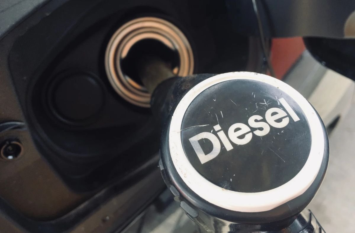 No momento, você está visualizando Governo prorroga por um mês subvenção de R$ 2,12 ao diesel
