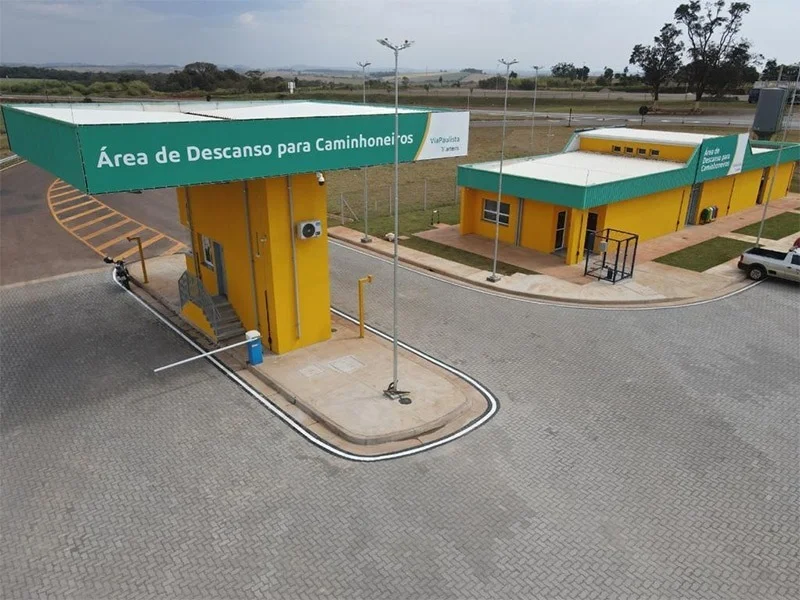 No momento, você está visualizando Benefícios das áreas de descanso transformam a rotina dos caminhoneiros nas rodovias paulistas